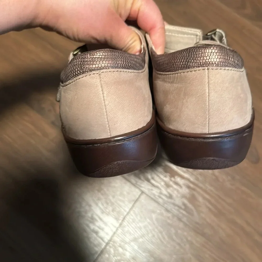 Aravon by Rockport Duxbury Two Strap Taupe Leather Sandal *CH4079. Size 7 - Picture 4 of 7
